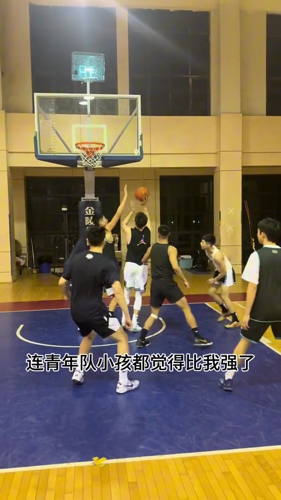 mk体育官方网站入口节奏大师！郭艾伦一顿操作教育青年队球员：我的未来还美好吗？